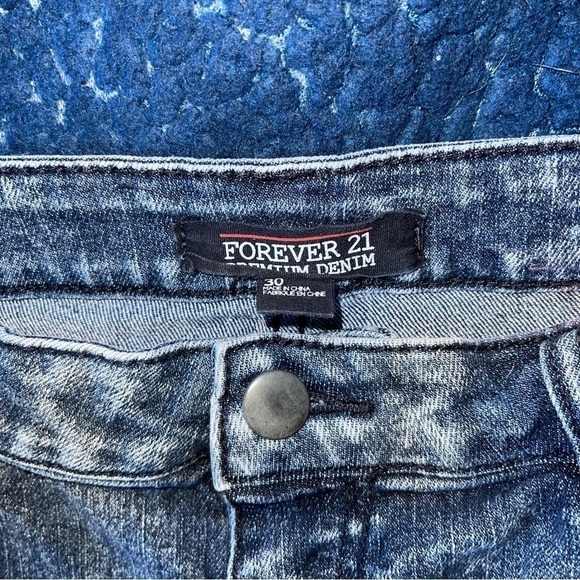 Dark wash Denim Shorts size 30 - Picture 6 of 8